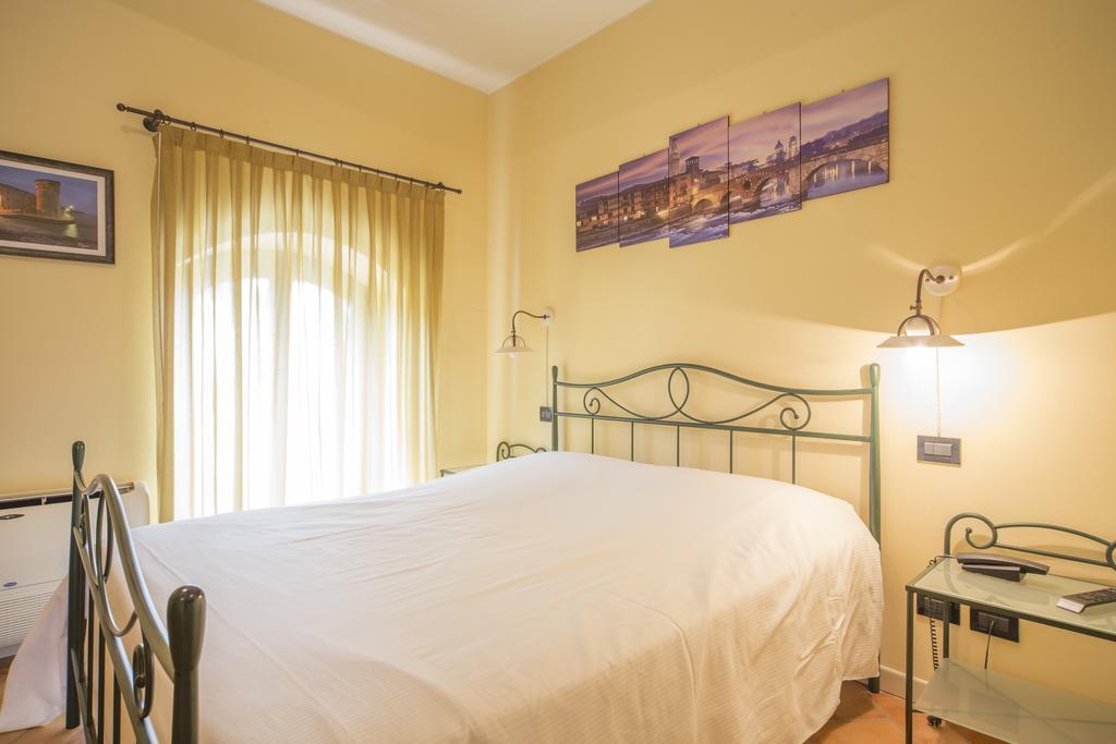Hotel Antichi Cortili 도소부오노 객실 사진